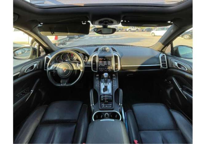 Makina me qera PORSCHE CAYENNE duke filluar nga 100 euro Dita