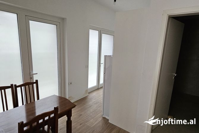 Shtepi me qera Apartament ne Tirane, 1+1, Mobilimi E mobiluar, Pagesa 30,000  Leke.