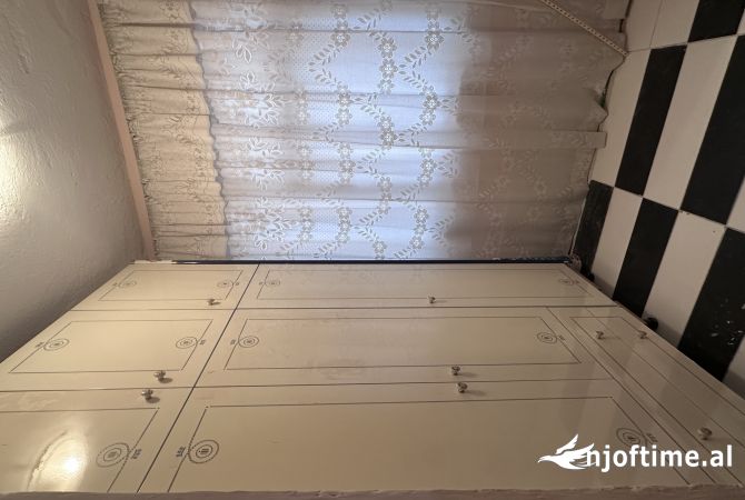 Shtepi me qera 1+1 ne Tirane - 40,000 Leke