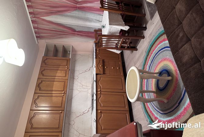 Shtepi me qera Shtepi Private ne Tirane, 1+1, Mobilimi E mobiluar, Pagesa 350  Euro.