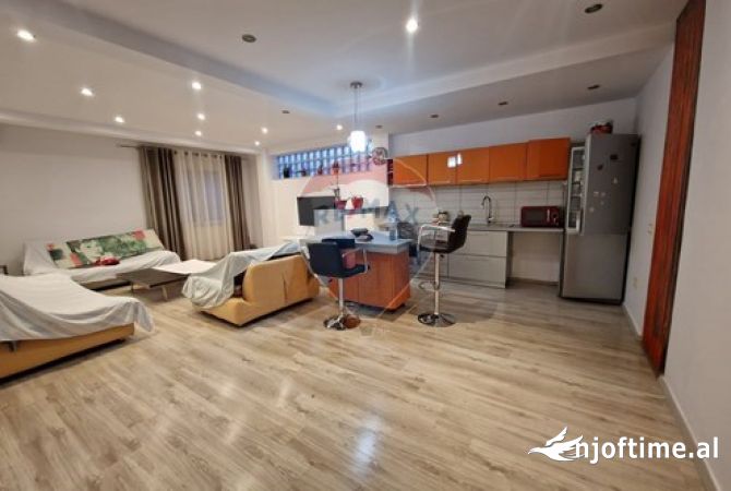 Ambient biznesi me qera 3+1 ne Tirane - 650 Euro