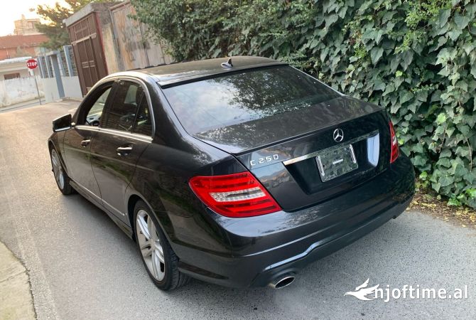 Auto in Vendita  a Tirana - 7,700 Leke