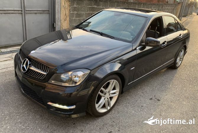 Auto in Vendita  a Tirana - 7,700 Leke