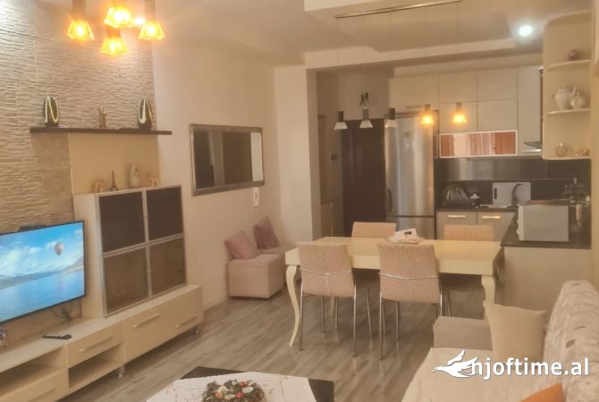 Shtepi me qera 1+1 ne Tirane - 55,000 Leke
