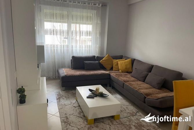 Shtepi me qera 2+1 ne Tirane - 700 Euro