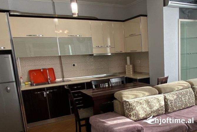 Shtepi me qera 2+1 ne Tirane - 40,000 Leke