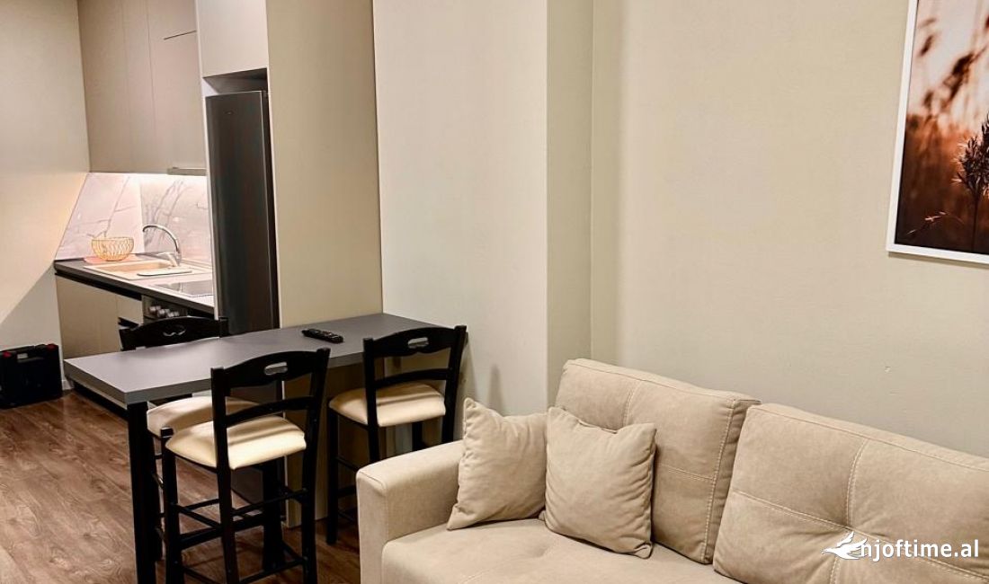 Shtepi me qera Apartament ne Tirane, 1+1, Mobilimi E mobiluar, Pagesa 550  Euro.