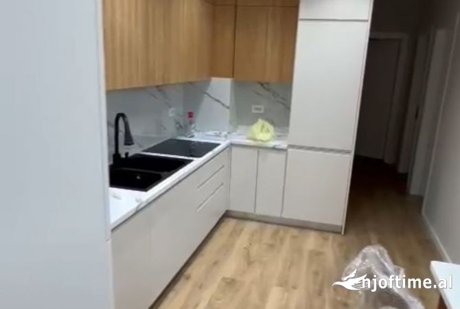 Shtepi me qera 2+1 ne Tirane - 1,000 Euro