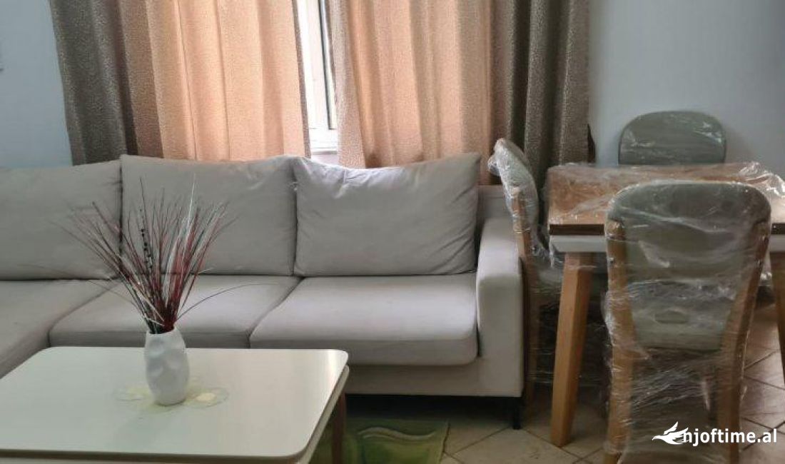 Shtepi me qera Apartament ne Tirane, 2+1, Mobilimi E mobiluar, Pagesa 500  Euro.