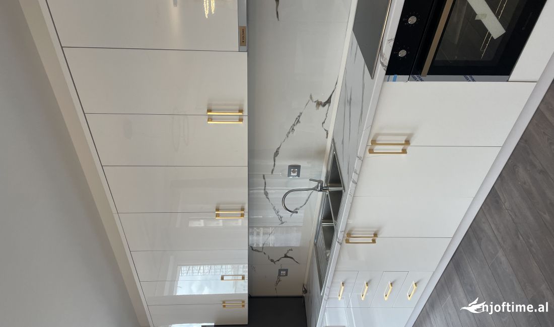 Shtepi me qera Apartament ne Tirane, 2+1, Mobilimi E mobiluar, Pagesa 700  Euro.