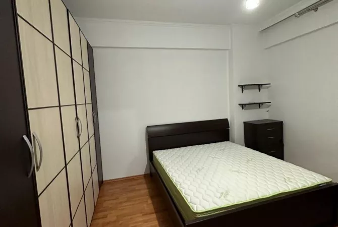 Jepet me qera apartament 1+1 te Rruga e Kavajës!