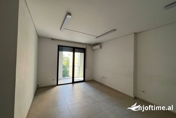 Ambient biznesi me qera 3+1 ne Tirane - 350 Euro