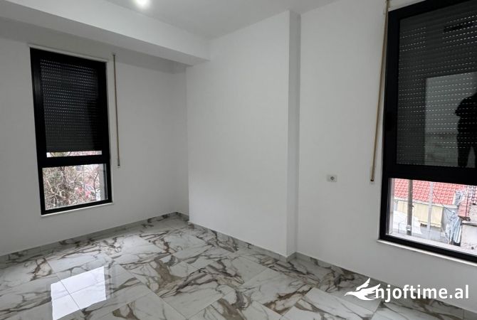 Ambient biznesi me qera 3+1 ne Tirane - 600 Euro