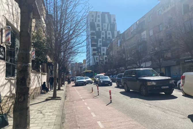 Ambjent biznesi me qera 1+1 ne Tirane - 400 Euro