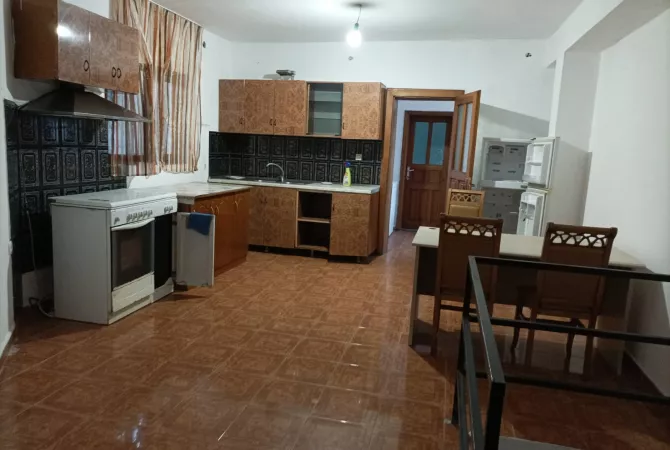 Shtepi me qera 2+1 ne Tirane - 450 Euro