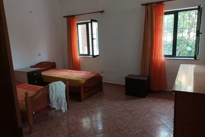 Shtepi me qera 2+1 ne Tirane - 450 Euro