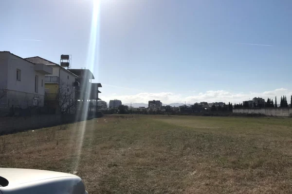 Truall ose Toke ne Tirane - 67,000 Euro