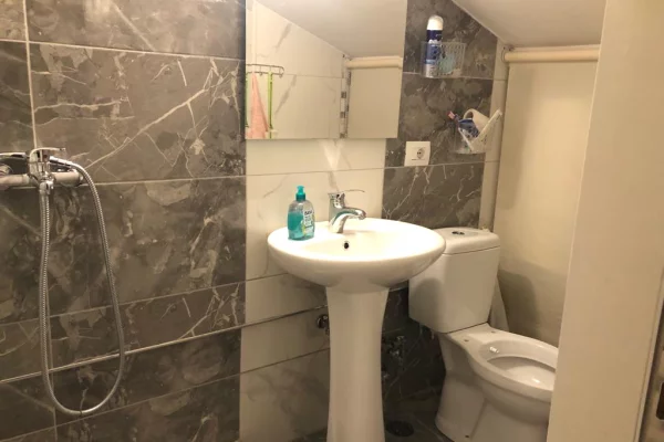 Shtepi ne shitje Shtepi Private ne Tirane, 2+1, Mobilimi E mobiluar, Pagesa 108,000  Euro.