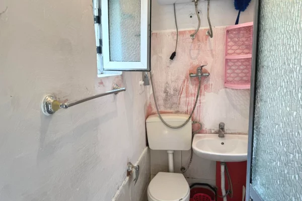 Shtepi me qera Shtepi Private ne Tirane, Garsoniere, Mobilimi E mobiluar, Pagesa 15,000  Leke.