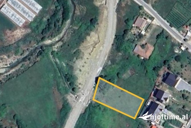 Truall ose Toke  ne Tirane - 150,000 Euro