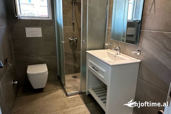 Shtepi ne shitje Apartament ne Tirane, 2+1, Mobilimi Bosh, pa mobiluar, Pagesa 150,000  Euro.