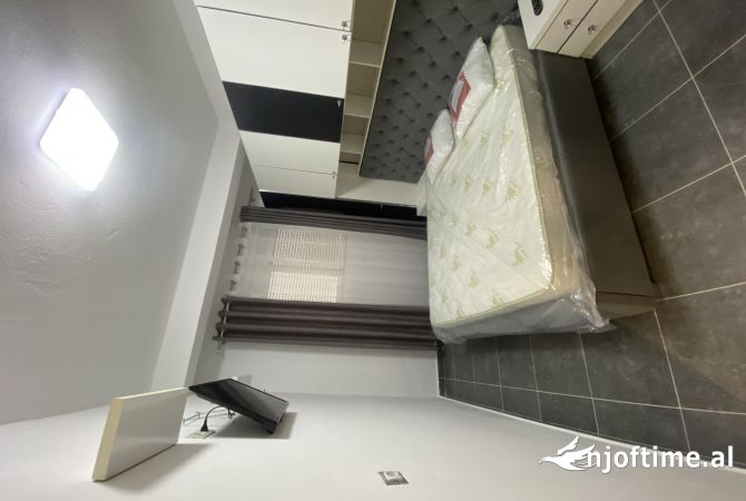 Shtepi ne shitje Apartament ne Tirane, 2+1, Mobilimi E mobiluar, Pagesa 152,000  Euro.