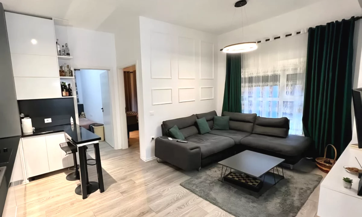 Shtepi ne shitje Apartament ne Tirane, 2+1, Mobilimi E mobiluar, Pagesa 14,500,000  Leke.