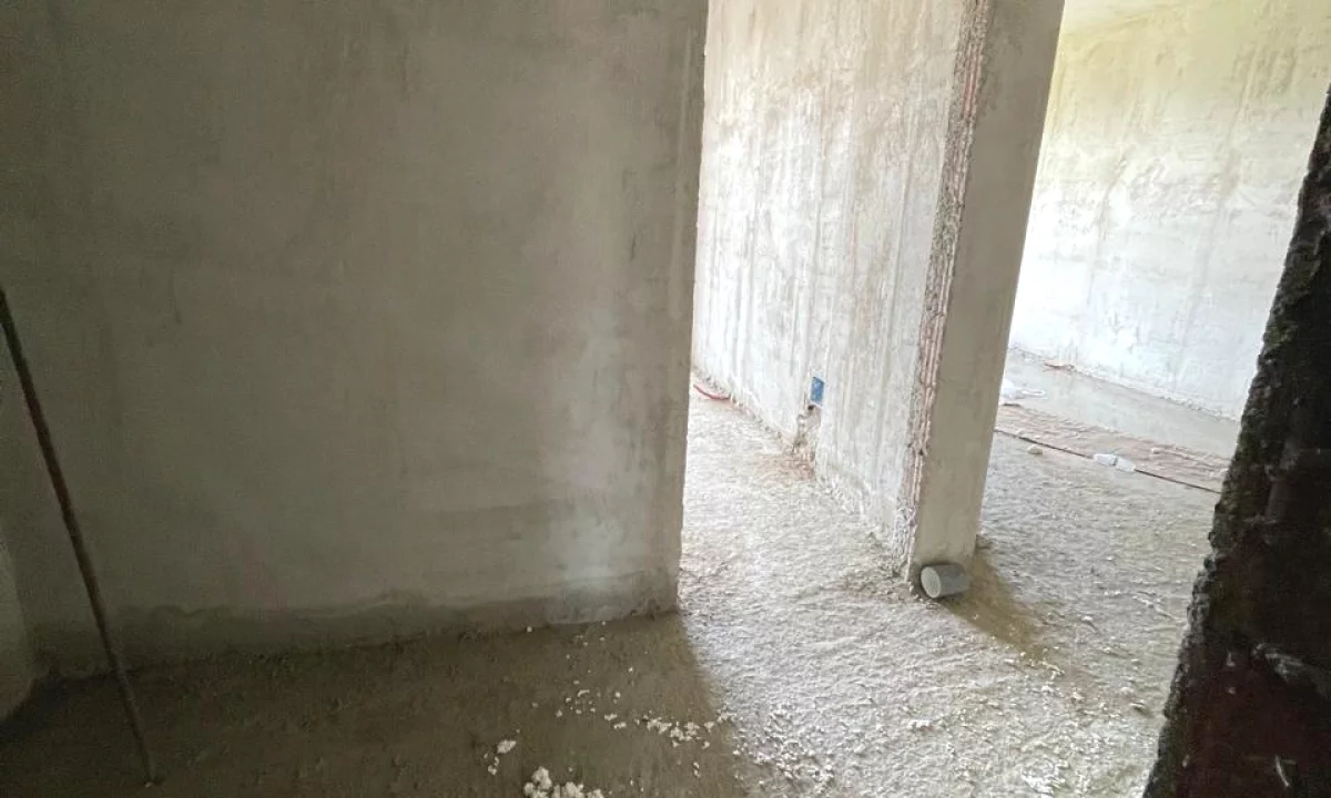 Shtepi ne shitje Apartament ne Tirane, 2+1, Mobilimi Bosh, pa mobiluar, Pagesa 93,000  Euro.