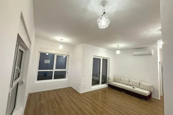 Business Property for Rent 3+1 in Tirana - 40,000 Leke