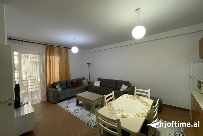 Shtepi me qera 1+1 ne Tirane - 35,000 Leke