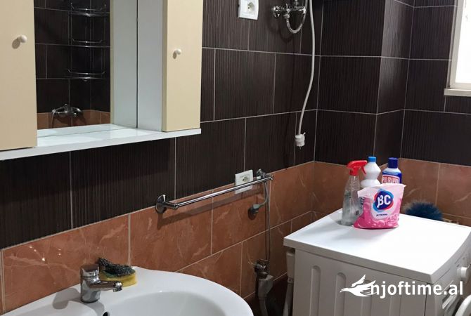 Shtepi me qera Apartament ne Tirane, 1+1, Mobilimi E mobiluar, Pagesa 35,000  Leke.