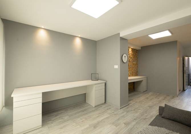 Ambient biznesi me qera 3+1 ne Tirane - 45,000 Leke