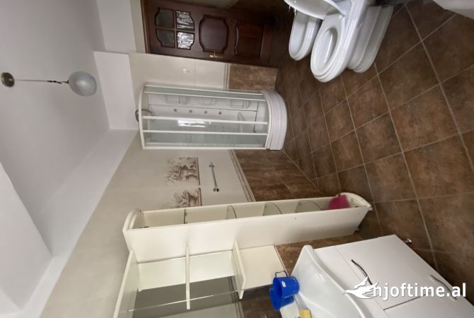 Shtepi me qera Apartament ne Tirane, 2+1, Mobilimi E mobiluar, Pagesa 550  Euro.