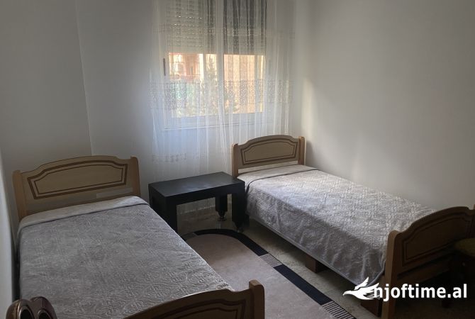 Shtepi me qera Apartament ne Tirane, 2+1, Mobilimi E mobiluar, Pagesa 550  Euro.
