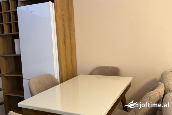 Shtepi me qera Apartament ne Tirane, 2+1, Mobilimi E mobiluar, Pagesa 700  Euro.