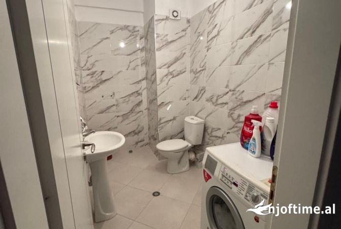 Shtepi me qera Apartament ne Tirane, 2+1, Mobilimi E mobiluar, Pagesa 40,000  Leke.