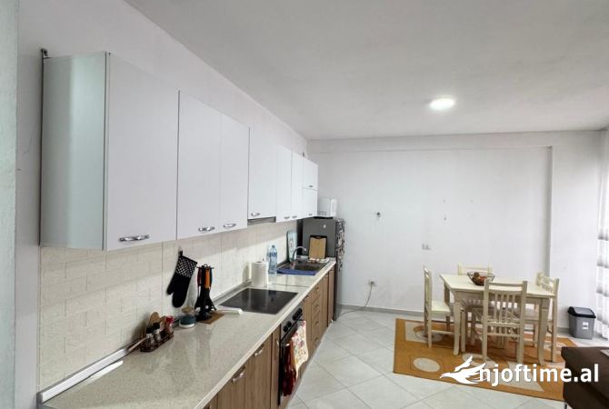 Shtepi me qera 2+1 ne Tirane - 40,000 Leke