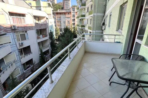 Shtepi me qera 2+1 ne Tirane - 35,000 Leke