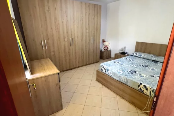 Shtepi me qera 2+1 ne Tirane - 35,000 Leke