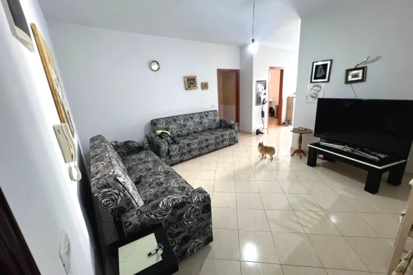 Shtepi me qera 2+1 ne Tirane - 35,000 Leke