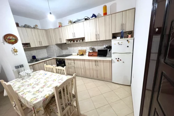 Shtepi me qera Apartament ne Tirane, 2+1, Mobilimi E mobiluar, Pagesa 35,000  Leke.