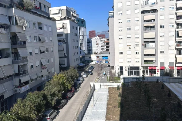 Business Property for Rent 3+1 in Tirana - 500 Euro