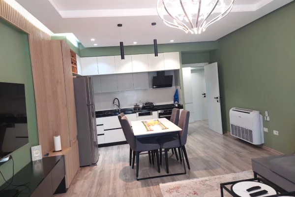 Appartamento in affitto a Tirana 3+1, Arredato