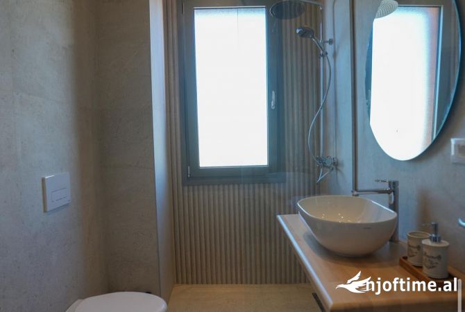 Shtepi ne shitje Apartament ne Tirane, 1+1, Mobilimi E mobiluar, Pagesa 104,000  Euro.