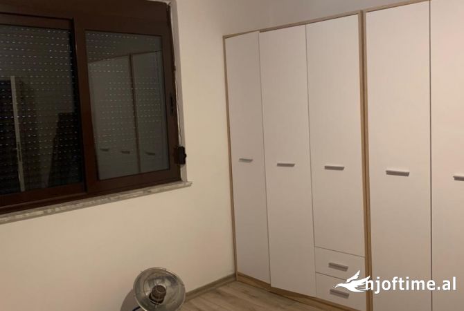 Shtepi ne shitje Apartament ne Tirane, 1+1, Mobilimi Pjeserisht e mobiluar, Pagesa 75,000  Euro.