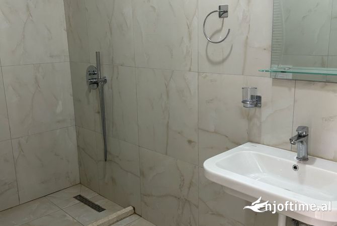 Shtepi me qera 1+1 ne Tirane - 30,000 Leke
