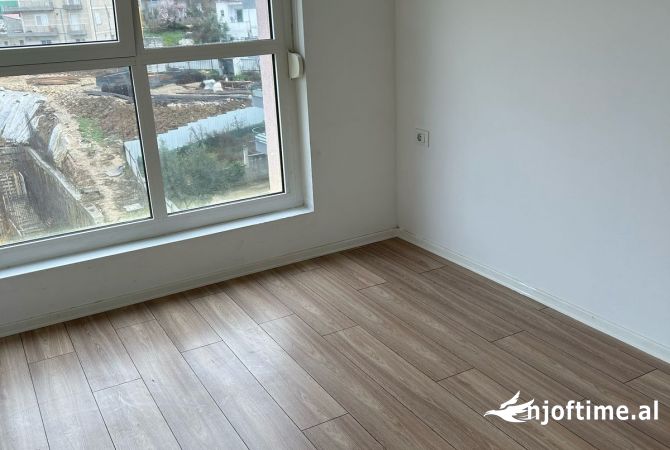 Shtepi me qera Apartament ne Tirane, 1+1, Mobilimi Pjeserisht e mobiluar, Pagesa 30,000  Leke.