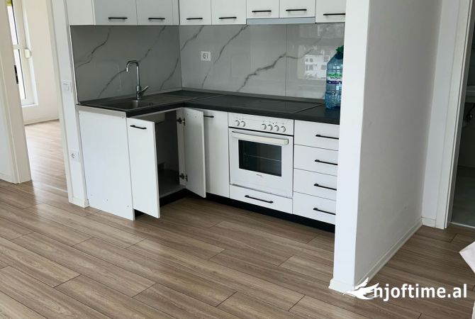 Shtepi me qera Apartament ne Tirane, 1+1, Mobilimi Pjeserisht e mobiluar, Pagesa 30,000  Leke.