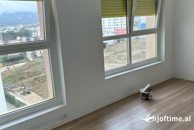 Shtepi me qera Apartament ne Tirane, 1+1, Mobilimi Pjeserisht e mobiluar, Pagesa 30,000  Leke.