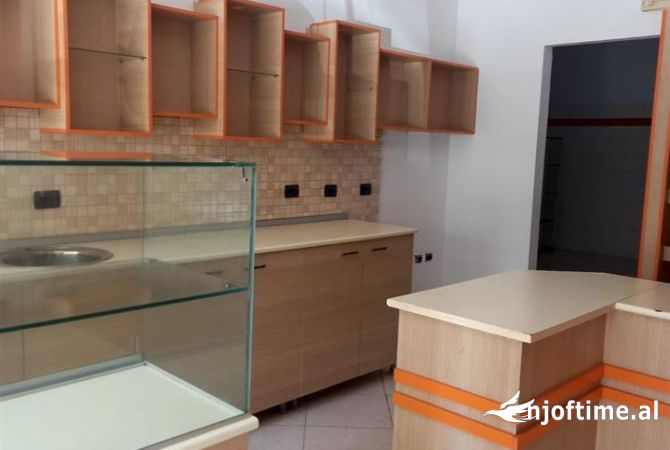 Ambient biznesi ne shitje 1+1 ne Vlore - 120,000 Euro